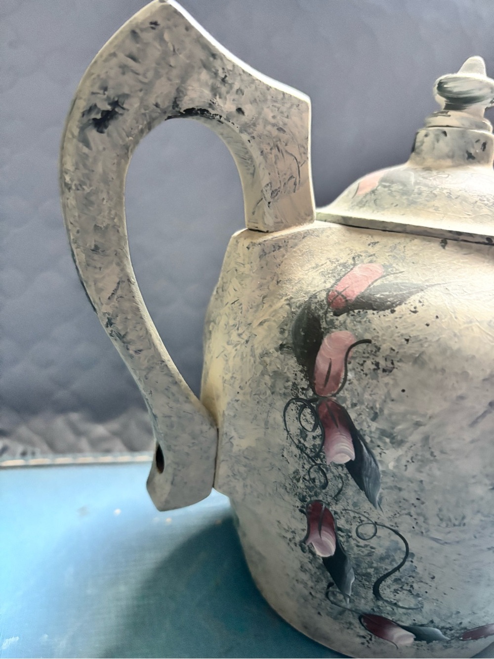 Vintage teapot with strainer . - Picture 3 of 12